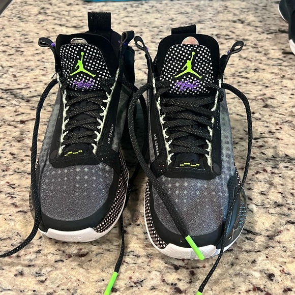 AIR JORDAN 34 GS 'HALFTONE DOTS' - Picture 1 of 3